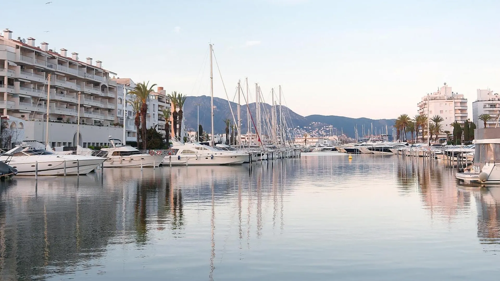 Welcs Estudio 229 Emp Con Vista Al Canal Empuriabrava Apartment